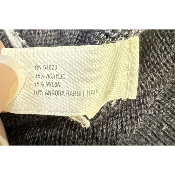 💙 GAP Luxe Navy V-Neck Sweater – Size Medium - Picture 7 of 7